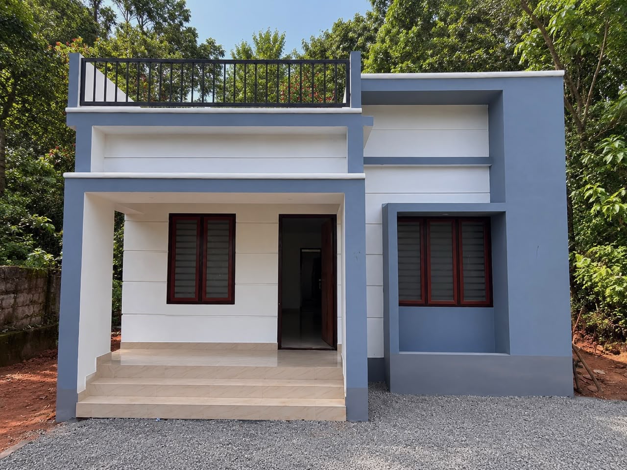 Home #17 — Laly